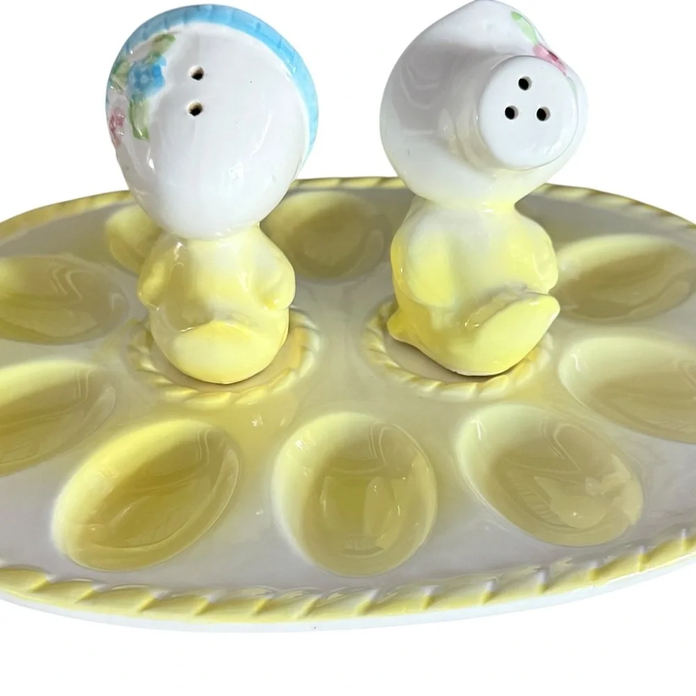 Vintage egg holder with salt & pepper shaker 60's RARE